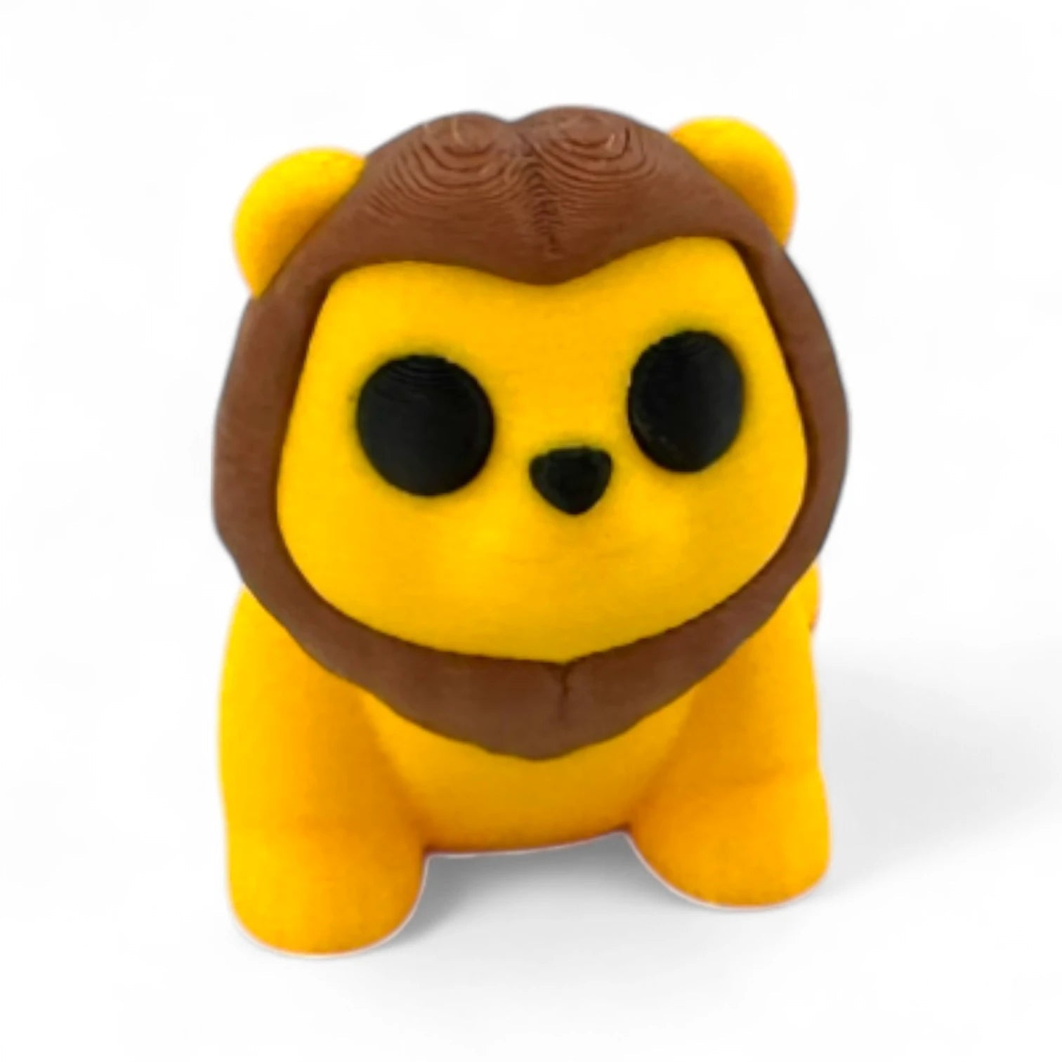 Baby Lion geel met bruine manen, 8 cm, frontaal zicht met grote zwarte oogjes
