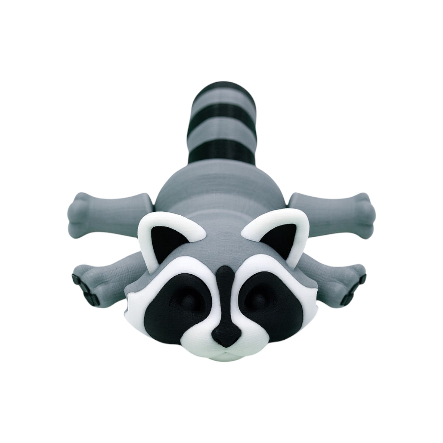 Articulated wasbeer grijs/wit/zwart 14 cm plat op buik liggend van voren op witte achtergrond